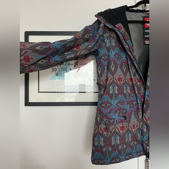 686 Women’s Authentic Paradise Insulated Snowboarding Jacket (Size M) - Picture 3 of 9